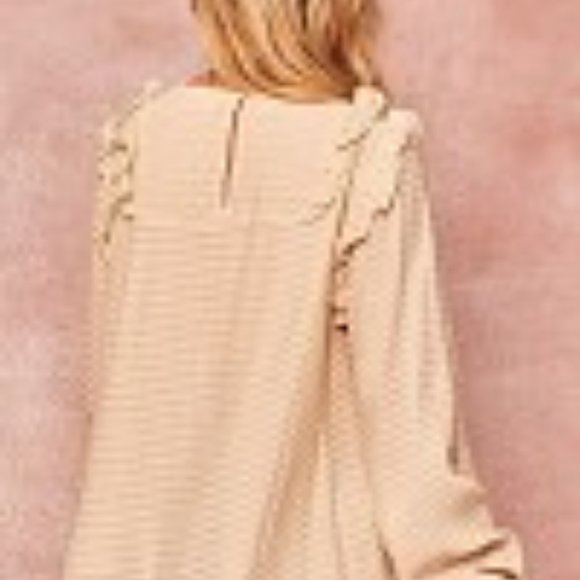 Gorgeous and Comfortable top for fall - Picture 2 of 5